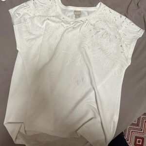 Chico’s White Textured Floral Top Short Sleeve Blouse